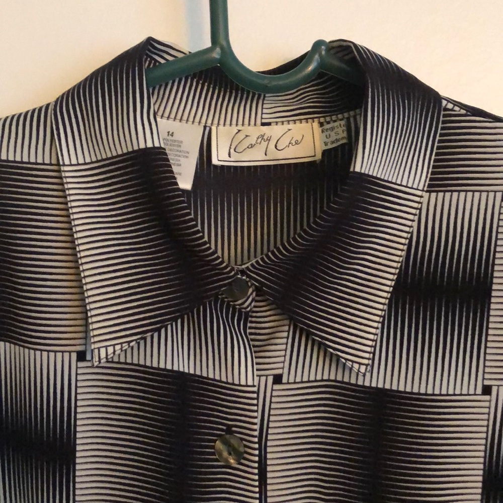 Short sleeve white and black blouse - Picture 2 of 7